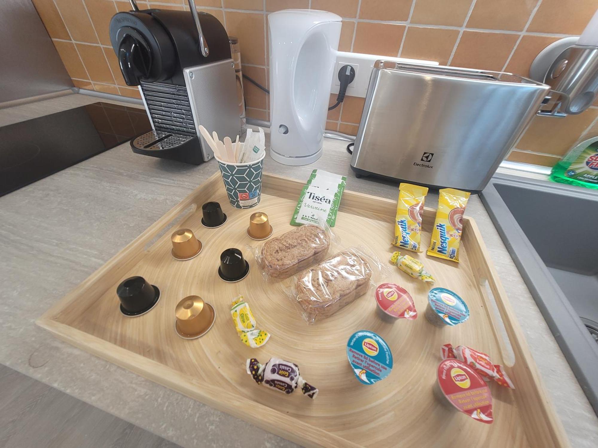 Soleil D'Ete - Netflix & Wifi - Balcon - Climatisation - Parking Gratuit - Check-In 24H24 - Emplacement Velos - Goodmarning Châlons-en-Champagne Exteriör bild